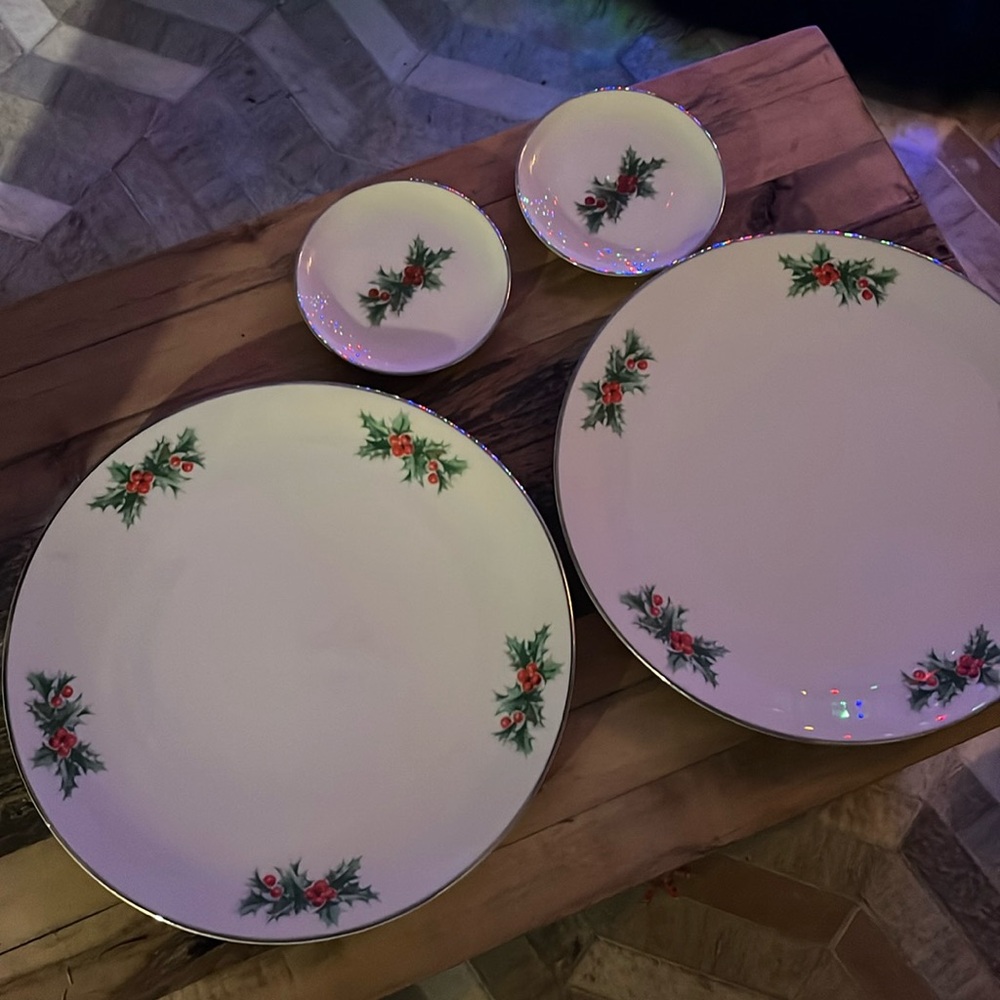 Vintage Triomphe holly plates
Made in the USA